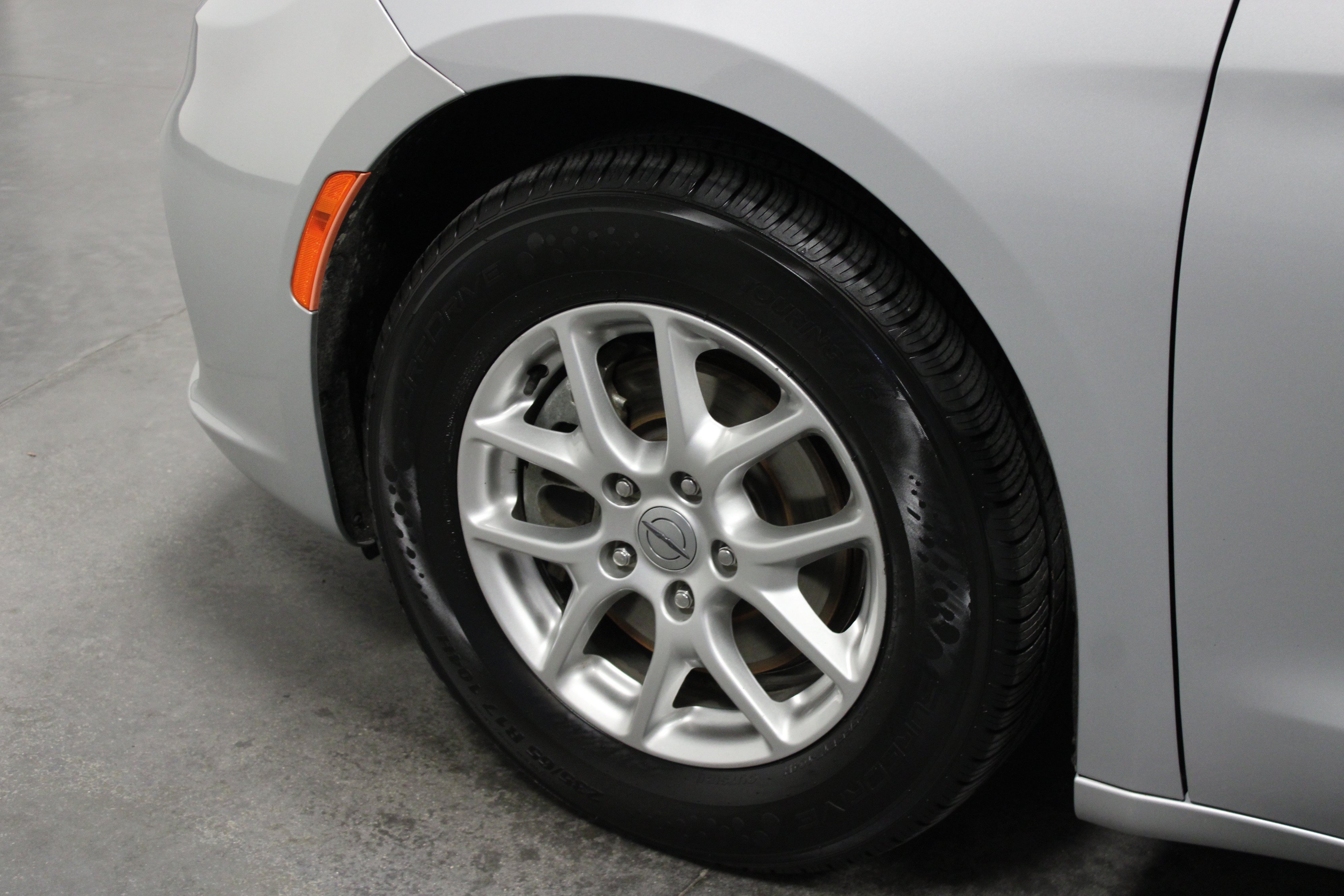 Used 2023 Chrysler Pacifica Touring-L FWD image 10