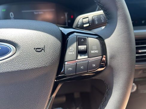 Certified 2025 Ford Escape SE FWD image 30