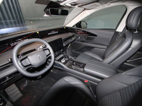 New 2026 Lincoln Nautilus Reserve w/ Jet Appearance Package image 2