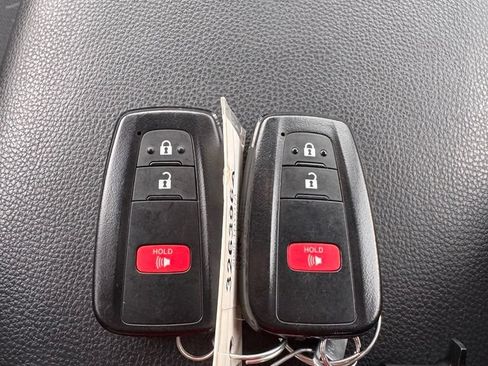 Used 2025 Toyota RAV4 XLE AWD/4WD image 29