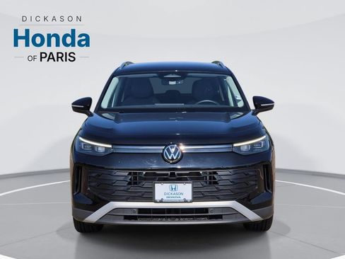 Used 2026 Volkswagen Tiguan SE FWD image 2