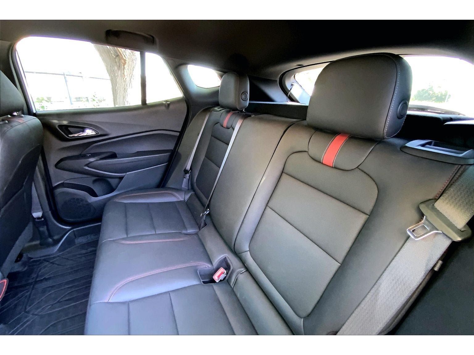 Used 2024 Chevrolet Trax RS w/ Sunroof Package FWD image 28