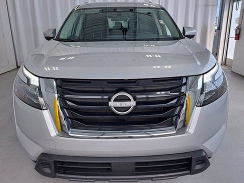 Used 2023 Nissan Pathfinder SV FWD image 3