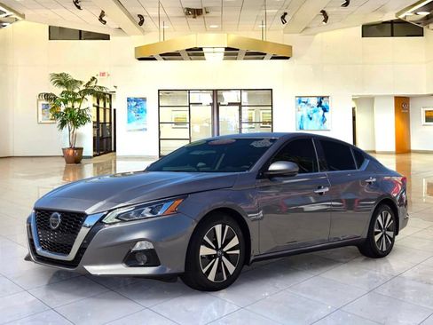 Certified 2022 Nissan Altima 2.5 SL FWD image 1