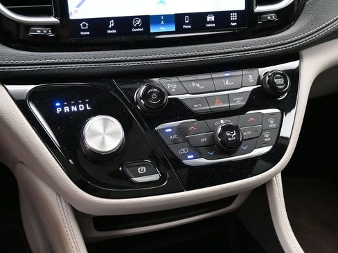 Used 2021 Chrysler Pacifica Limited w/ Premium & Safety Sphere Group FWD image 18