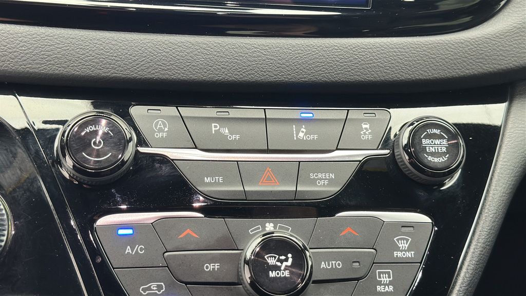 Used 2025 Chrysler Pacifica Select FWD image 18
