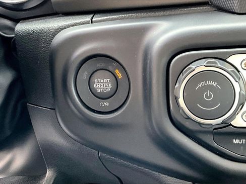 Certified 2023 Jeep Gladiator Sport image 26