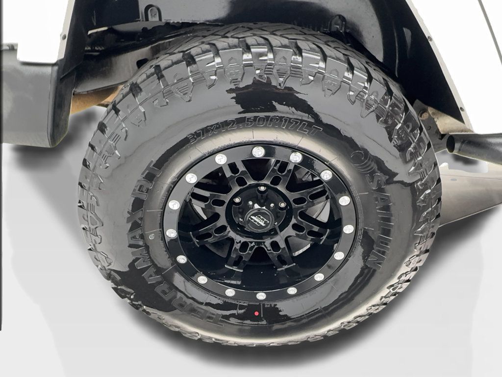 Used 2016 Jeep Wrangler Unlimited Rubicon w/ Connectivity Group AWD/4WD image 15