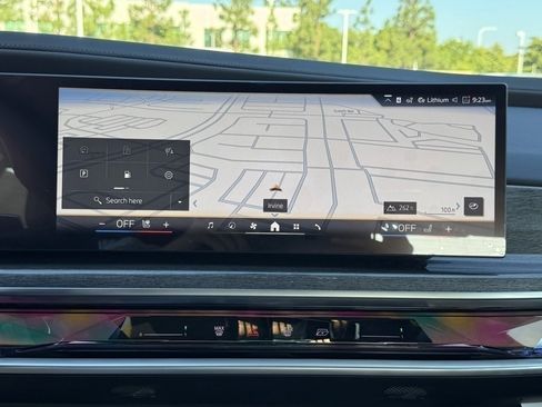 New 2026 BMW 750e xDrive w/ Premium Package image 27