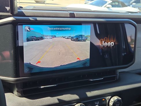 Used 2025 Jeep Gladiator Sport AWD/4WD image 23