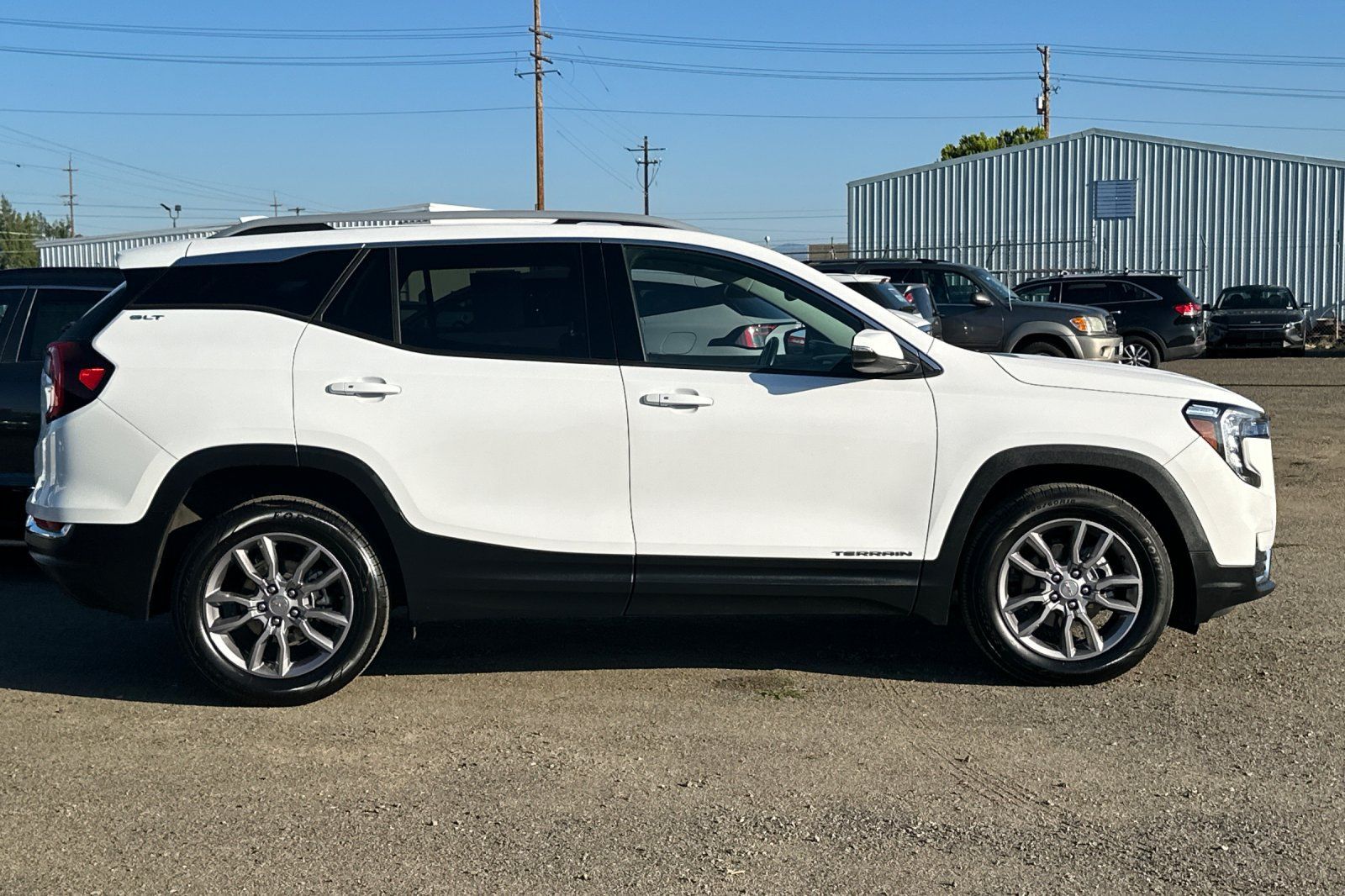 Used 2024 GMC Terrain SLT AWD/4WD image 3