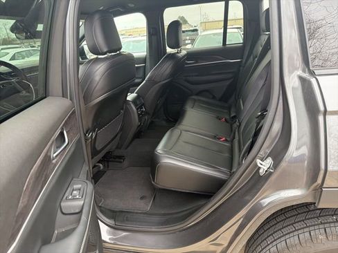 Used 2025 Jeep Grand Cherokee Limited AWD/4WD image 13