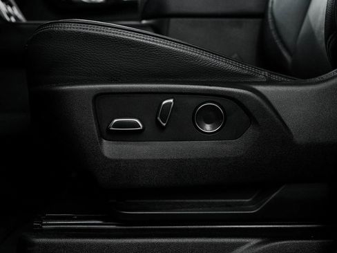 Used 2023 GMC Yukon XL Denali image 30