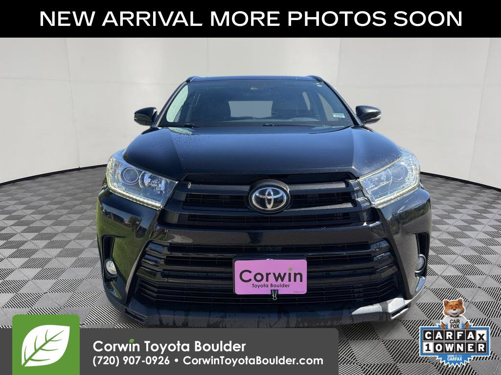 Used 2018 Toyota Highlander SE w/ Carpet Mat Package (TMS) AWD/4WD image 2