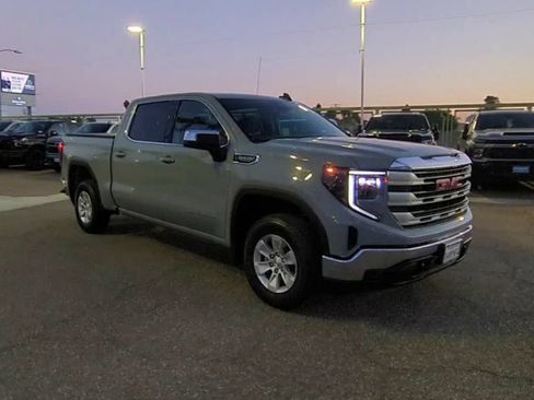 Used 2024 GMC Sierra 1500 SLE AWD/4WD image 2