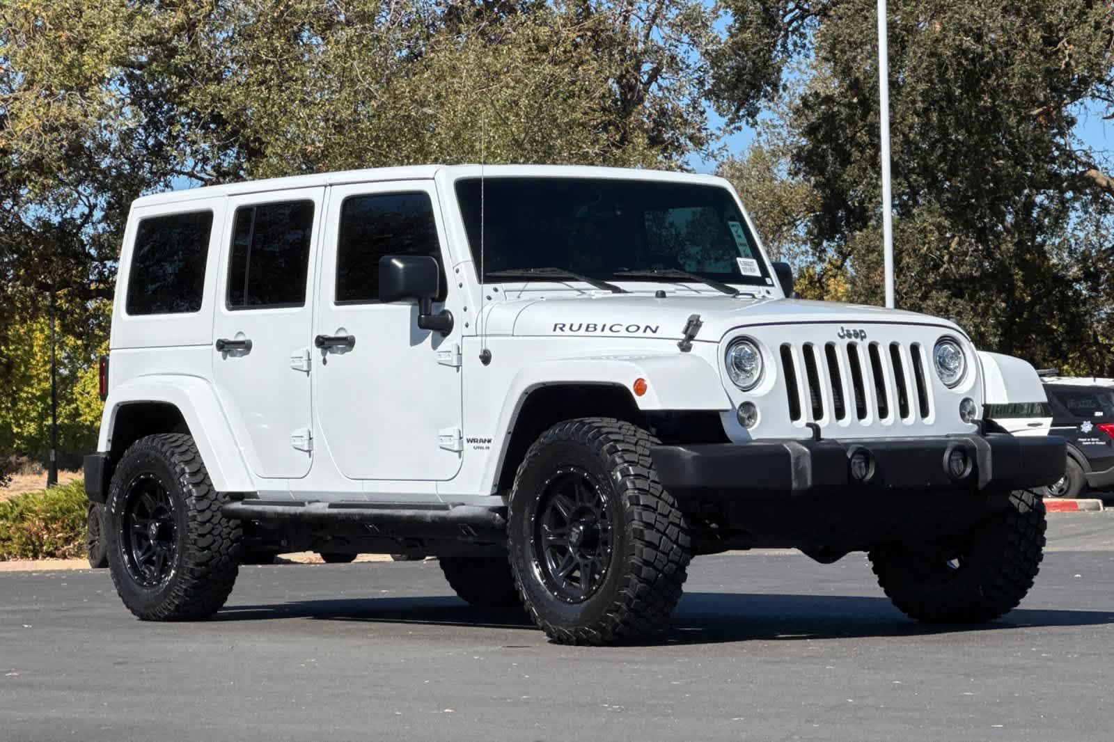 Used 2017 Jeep Wrangler Unlimited Rubicon w/ Connectivity Group AWD/4WD image 9