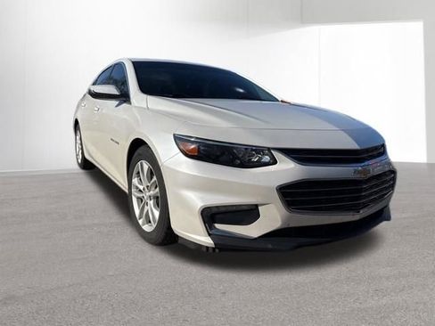 Used 2017 Chevrolet Malibu LT image 9