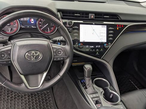 Used 2018 Toyota Camry XLE FWD image 4