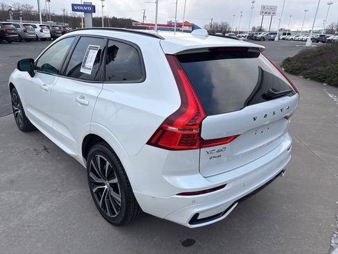 Certified 2025 Volvo XC60 B5 Plus image 9