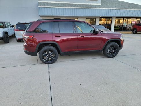 New 2025 Jeep Grand Cherokee Limited w/ Luxury Tech Group II RWD image 5