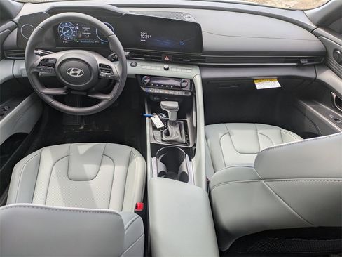 New 2025 Hyundai Elantra Limited image 13