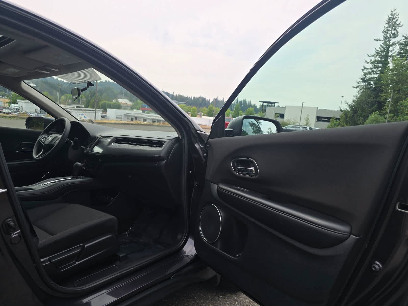 Used 2017 Honda HR-V EX image 28
