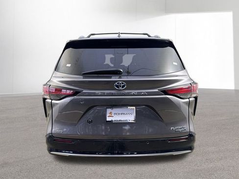 Used 2023 Toyota Sienna Platinum image 34
