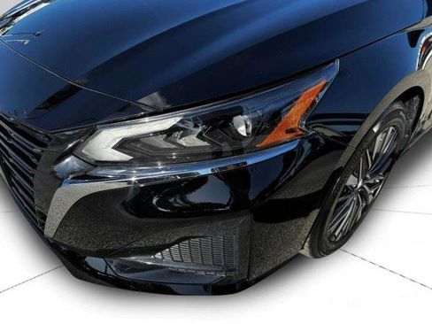 Used 2025 Nissan Altima 2.5 SV FWD image 55