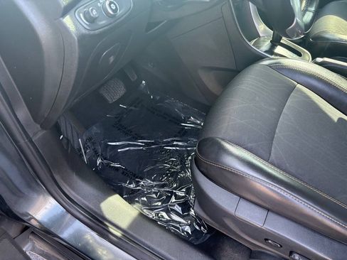 Used 2018 Chevrolet Trax LT w/ LT Convenience Package FWD image 4