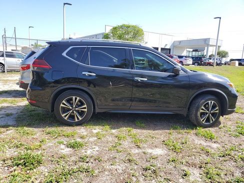 Used 2019 Nissan Rogue SV w/ Premium Package image 4