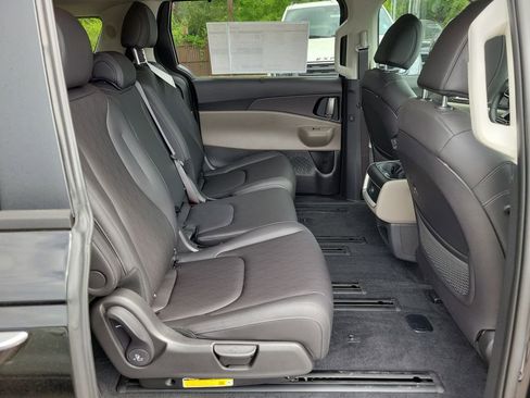 New 2026 Kia Carnival EX FWD image 12