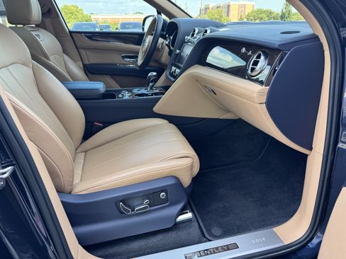 Used 2019 Bentley Bentayga AWD/4WD image 3