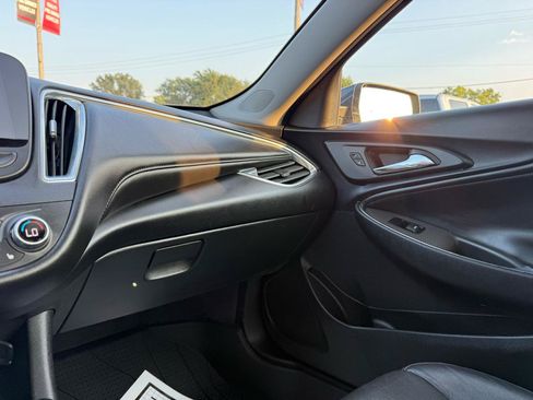 Used 2019 Chevrolet Malibu LT w/ Leather Package FWD image 18