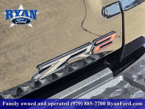 Used 2025 Chevrolet Colorado ZR2 w/ Technology Package AWD/4WD image 8