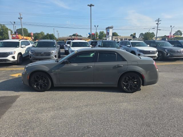 Used 2019 Chrysler 300 Touring w/ Sport Appearance Package RWD image 5