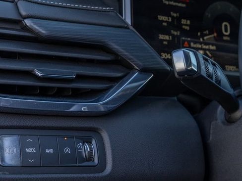 Used 2025 GMC Acadia Elevation image 24