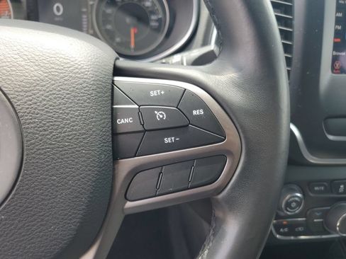 Used 2019 Jeep Cherokee Latitude Plus AWD/4WD image 15