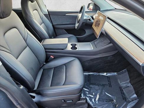 Used 2023 Tesla Model Y Long Range image 21