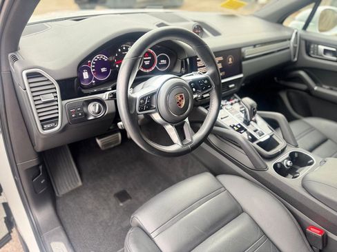 Used 2023 Porsche Cayenne S Platinum image 12