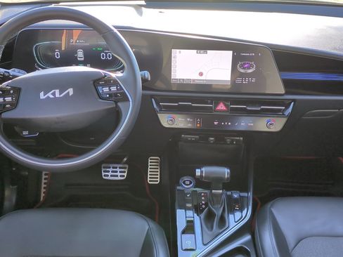 Used 2024 Kia Niro EX Touring image 27