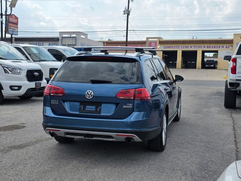 Used 2017 Volkswagen Golf Alltrack S AWD/4WD image 3