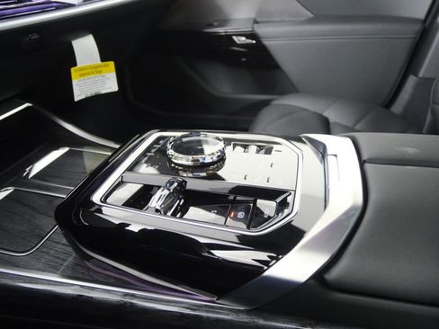 New 2026 BMW 740i w/ Premium Package image 27