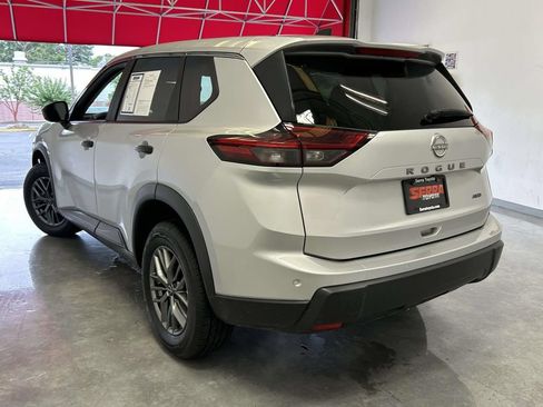 Used 2024 Nissan Rogue S AWD/4WD image 5