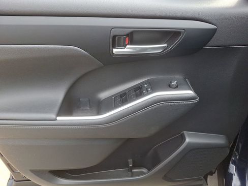 Used 2023 Toyota Highlander XSE image 13
