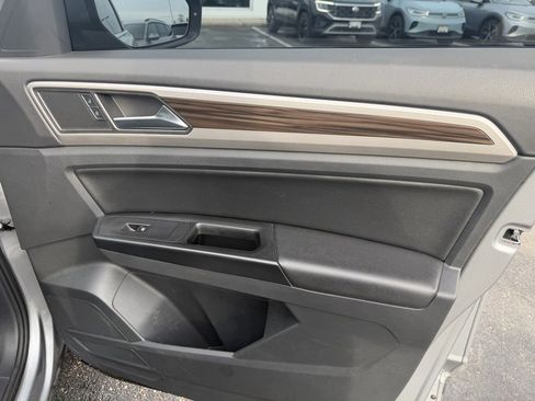 Used 2021 Volkswagen Atlas SE image 12