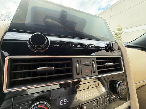 Used 2024 INFINITI QX80 Sensory image 27