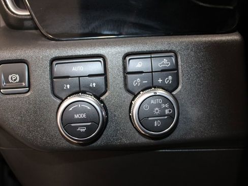 Used 2025 GMC Sierra 1500 SLT image 37