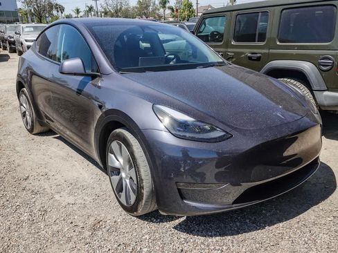 Used 2023 Tesla Model Y Long Range AWD/4WD image 4