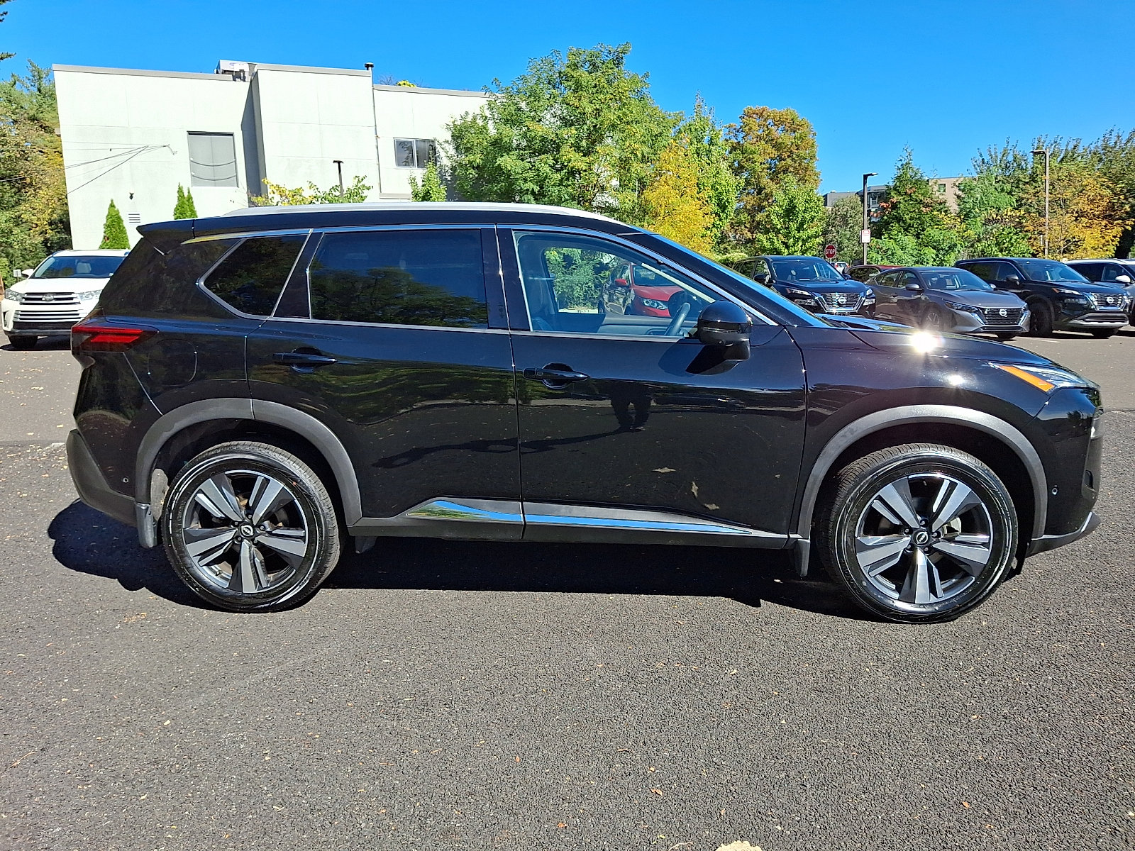 Certified 2023 Nissan Rogue SL w/ SL Premium Package AWD/4WD image 7