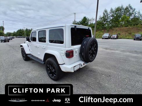Used 2022 Jeep Wrangler Unlimited Sahara AWD/4WD image 6